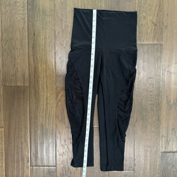 Titika Cropped Leggings - Picture 5 of 8